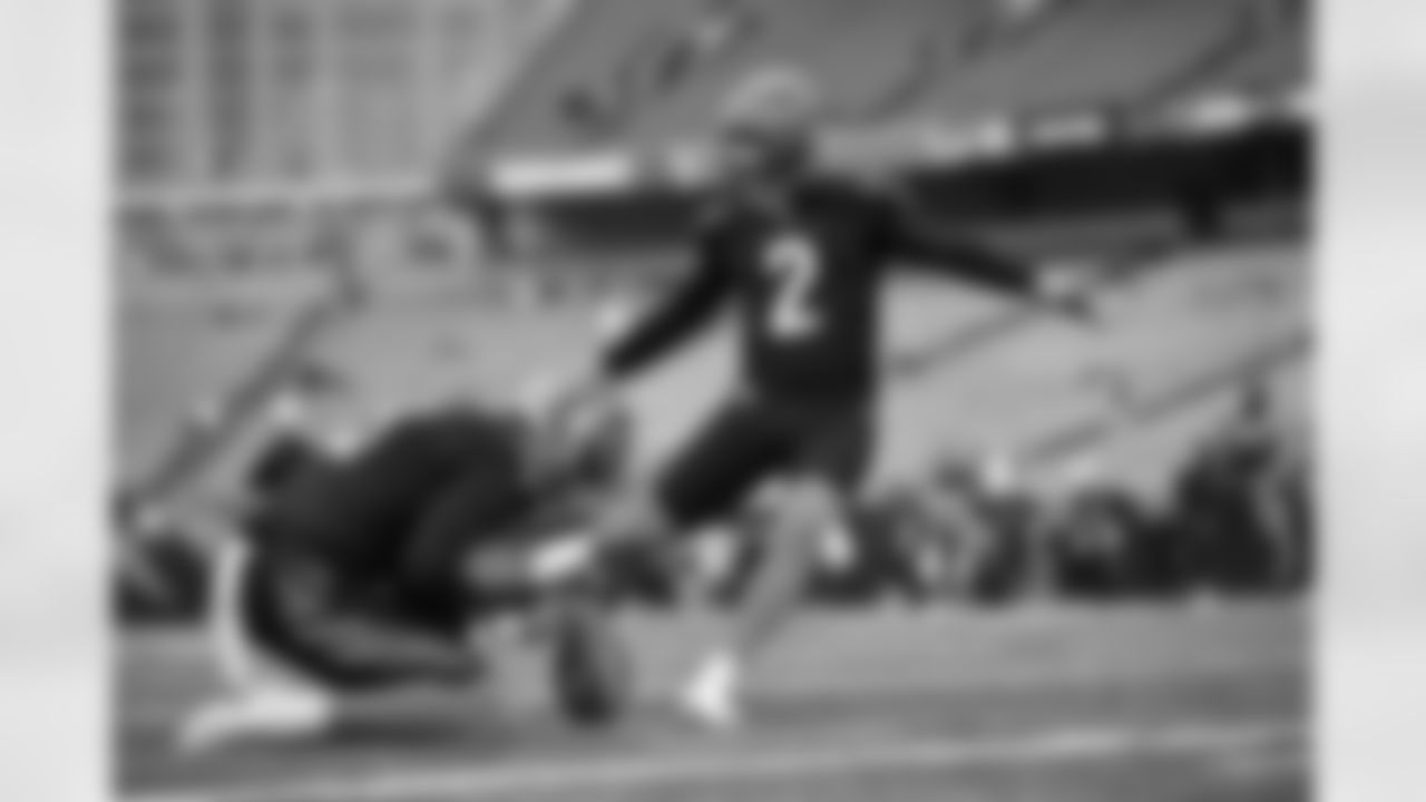 K Evan McPherson warms up ahead of Week 17 against the Arizona Cardinals, Sunday, Dec. 28, 2025.