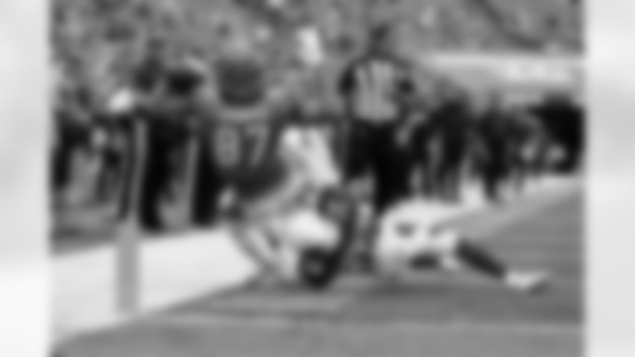 Cincinnati Bengals tight end C.J. Uzomah (87) makes a catch against Arizona Cardinals defensive back Jalen Thompson (34) during an NFL football game, Sunday, Oct. 06, 2019, in Cincinnati. The Cardinals won 26-23. (Aaron Doster via AP)