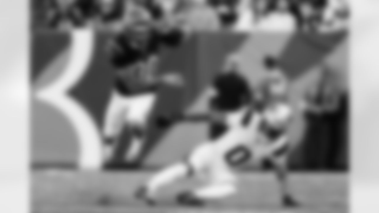 RB Chase Brown carries the ball during Week 12 against the New England Patriots at Paycor Stadium, Sunday, Nov. 23, 2025.