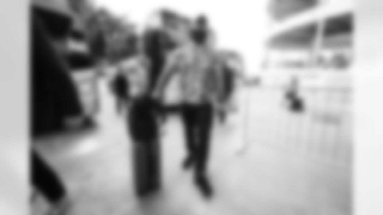 RB Samaje Perine arrives at Hard Rock Stadium ahead of Week 16 against the Dolphins, Sunday, Dec. 21, 2025.