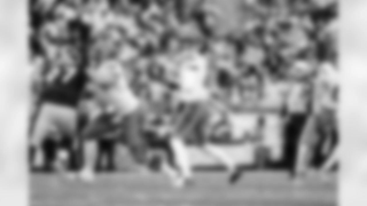 QB Joe Flacco looks to throw during Week 11 against the Steelers in Pittsburgh, Sunday, Nov. 16, 2025.