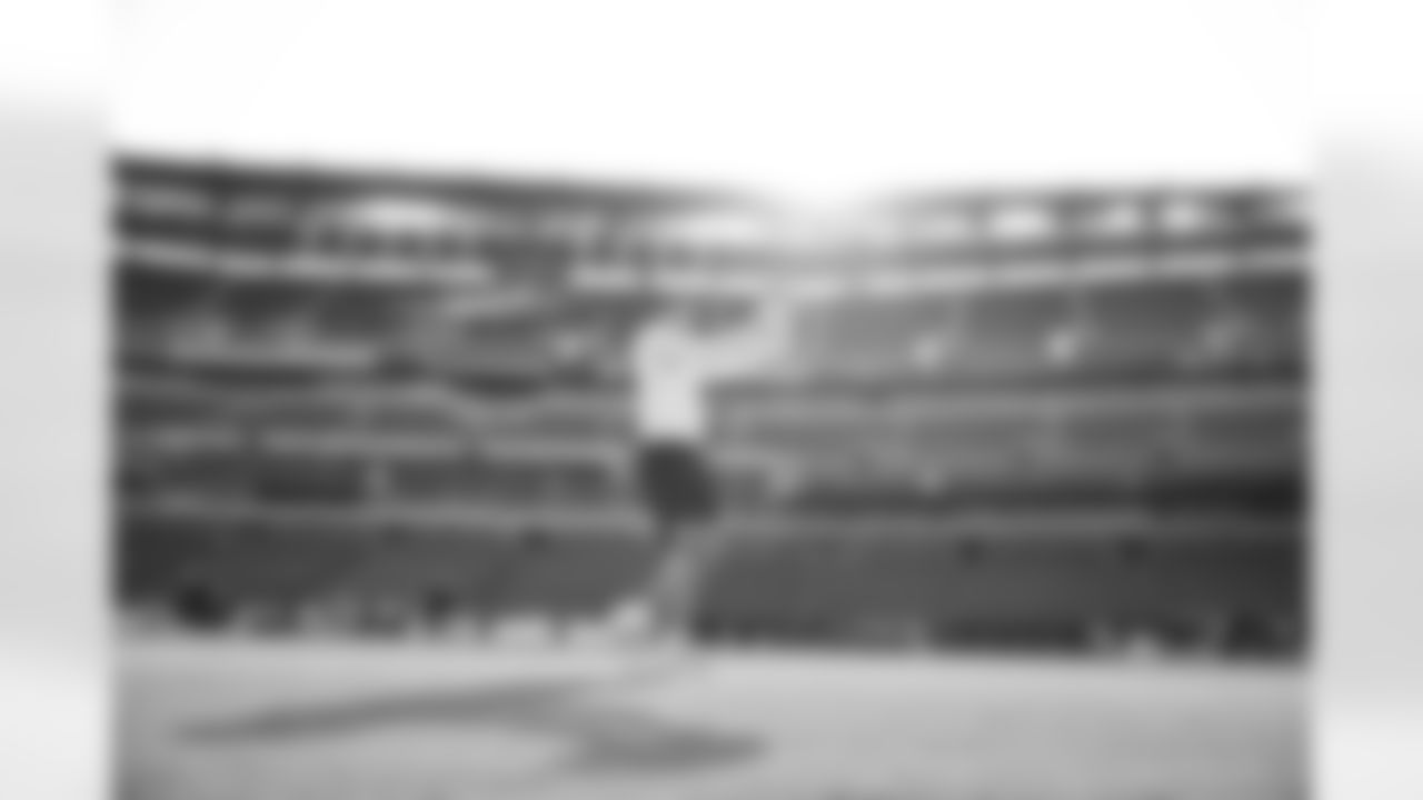 WR Jermaine Burton warms up at Lincoln Financial Field ahead of the Bengals' Preseason Week 1 game against the Philadelphia Eagles, Thursday, Aug. 7, 2025.