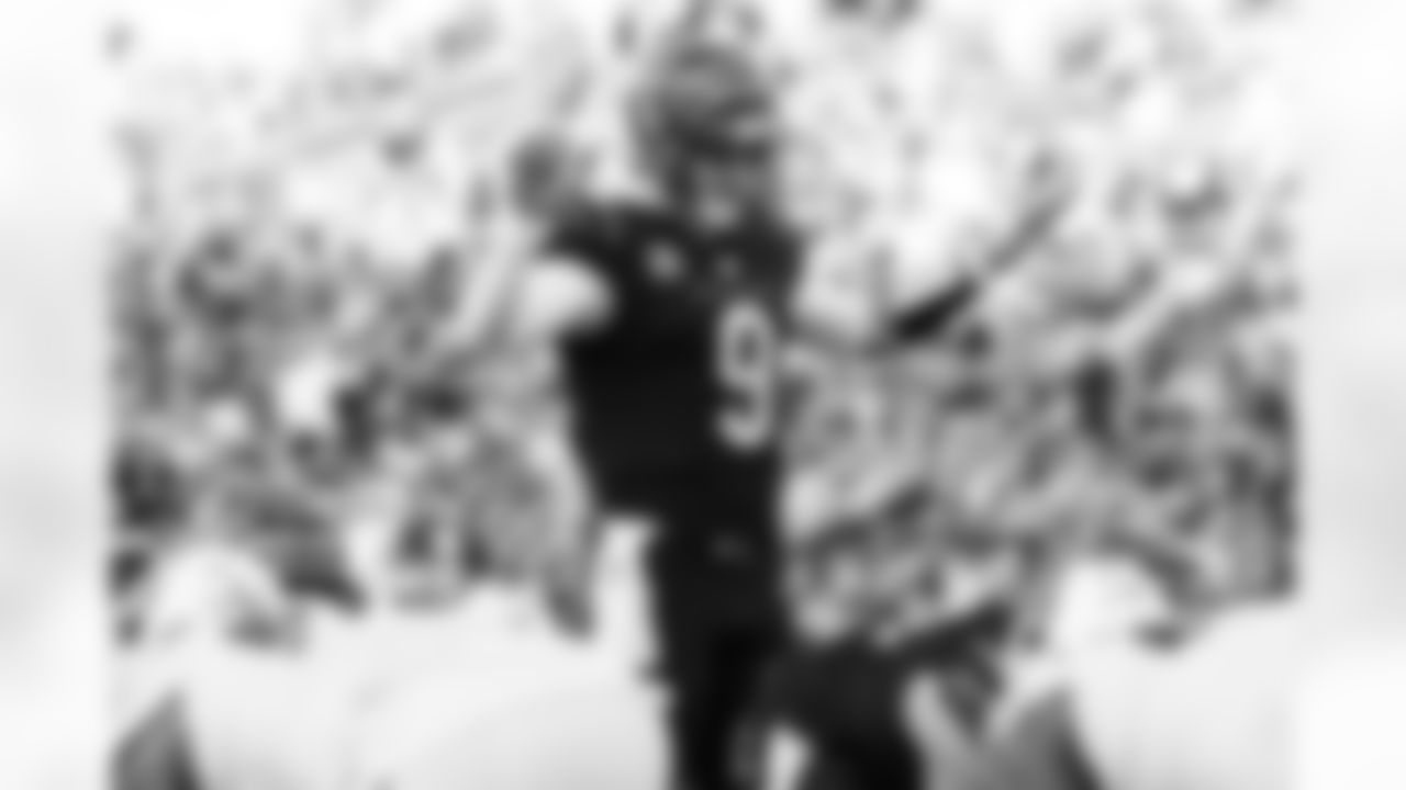 QB Joe Burrow presnap during Week 17 against the Arizona Cardinals at Paycor Stadium, Sunday, Dec. 28, 2025.