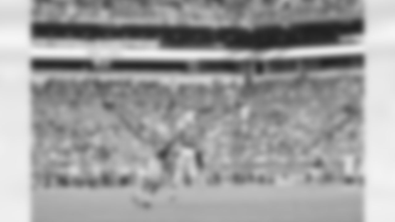 WR Ja'Marr Chase makes a atch during Week 16 against the Miami Dolphins at Hard Rock Stadium, Sunday, Dec. 21, 2025.