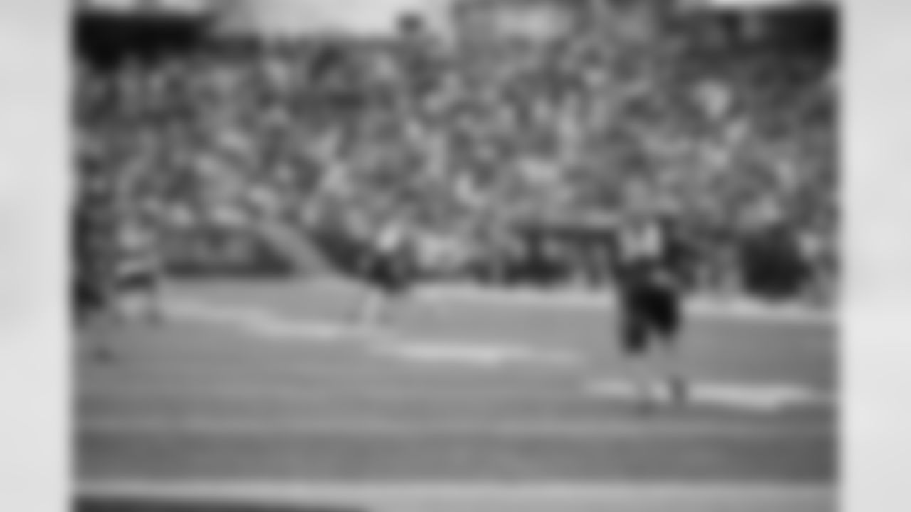 RB Samaje Perine returns a kick during Week 9 against the Chicago Bears at Paycor Stadium, Sunday, Nov. 2, 2025.