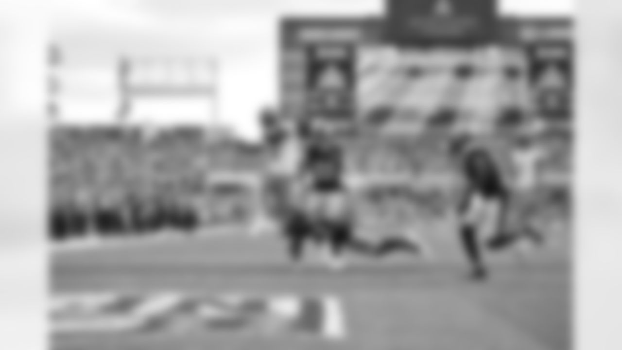 WR Tee Higgins scores a touchdown during Week 11 against the Steelers in Pittsburgh, Sunday, Nov. 16, 2025.