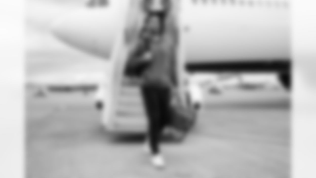 QB Joe Flacco arrives in Pittsburgh ahead of Week 11 against the Steelers, Saturday, Nov. 15, 2025.