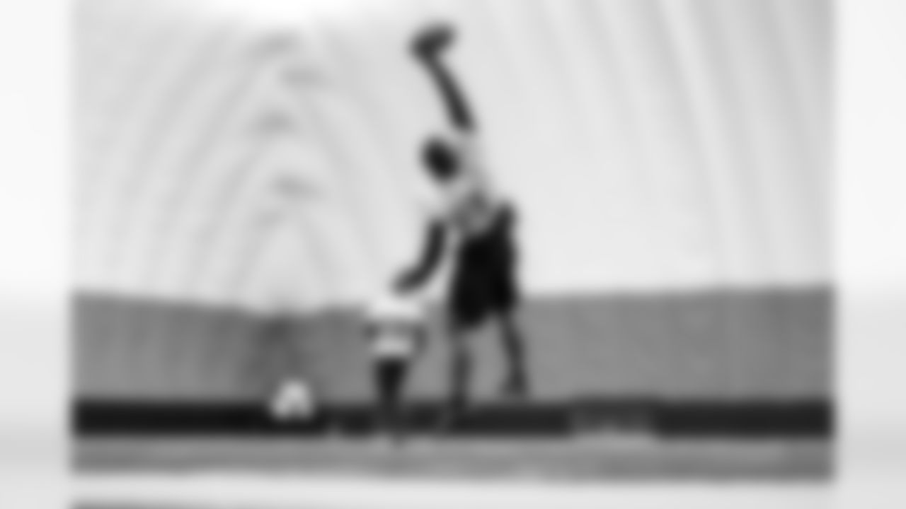 WR Ja'Marr Chase makes a catch during Phase Two of offseason workouts at the IEL Indoor Practice Facility, Tuesday, May 20, 2025.