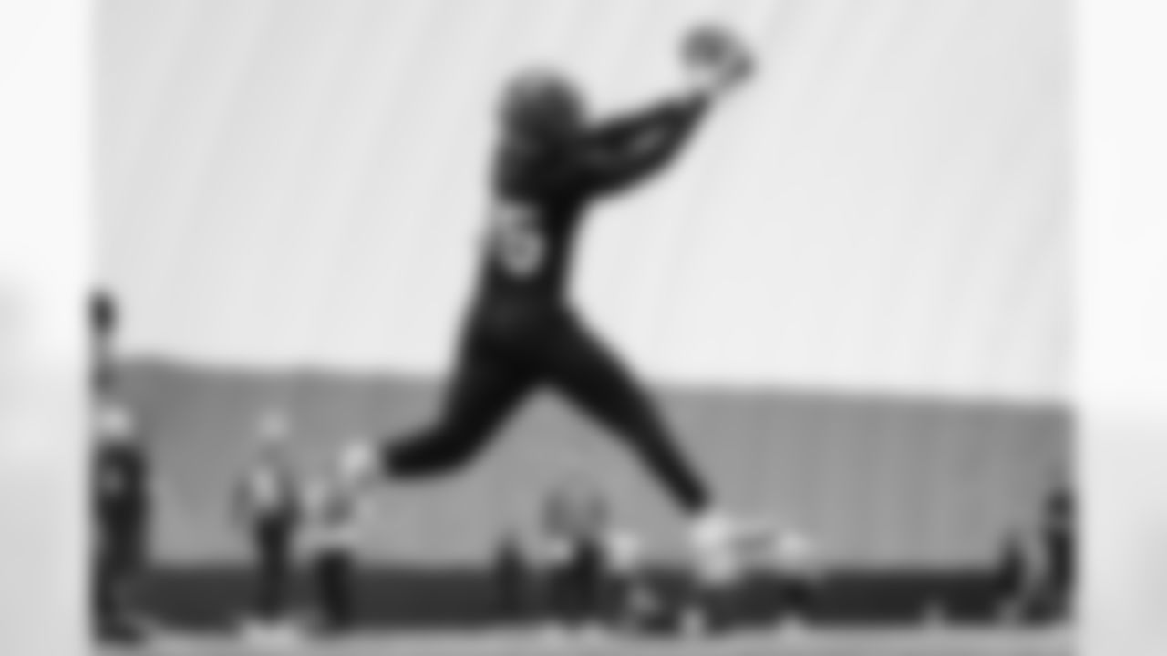 CB Jalen Davis during practice at the IEL Indoor Facility, Thursday, Dec. 18, 2025.