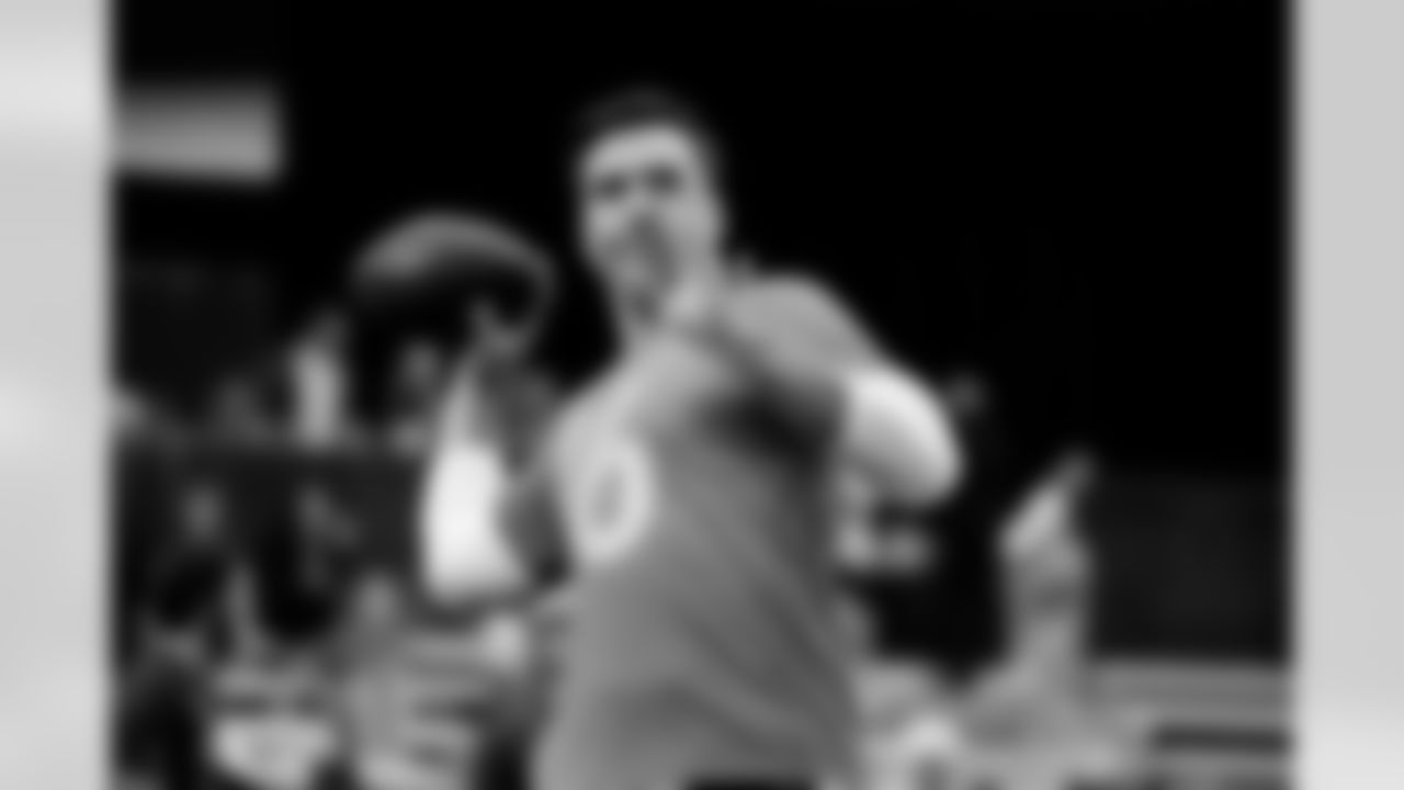 Cincinnati Bengals quarterback Joe Flacco (16) warms up before the 2026 Pro Bowl Game on Tuesday, February 3, 2026 in San Francisco, California.