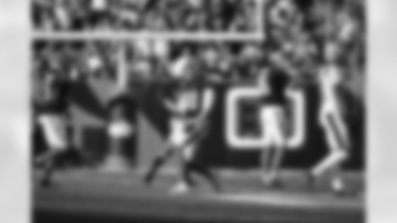 TE Mike Gesicki celebrates a first down during Week 12 against the New England Patriots at Paycor Stadium, Sunday, Nov. 23, 2025.