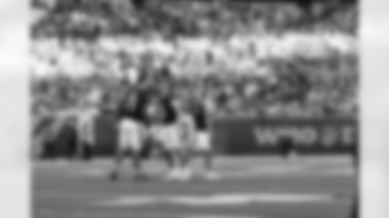 K Evan McPherson celebrates a field goal to end the half during Week 5 against the Detroit Lions, Sunday, Oct. 5, 2025.