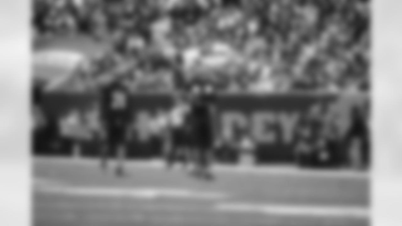 S Jordan Battle celebrates a stop during Week 9 against the Chicago Bears at Paycor Stadium, Sunday, Nov. 2, 2025.