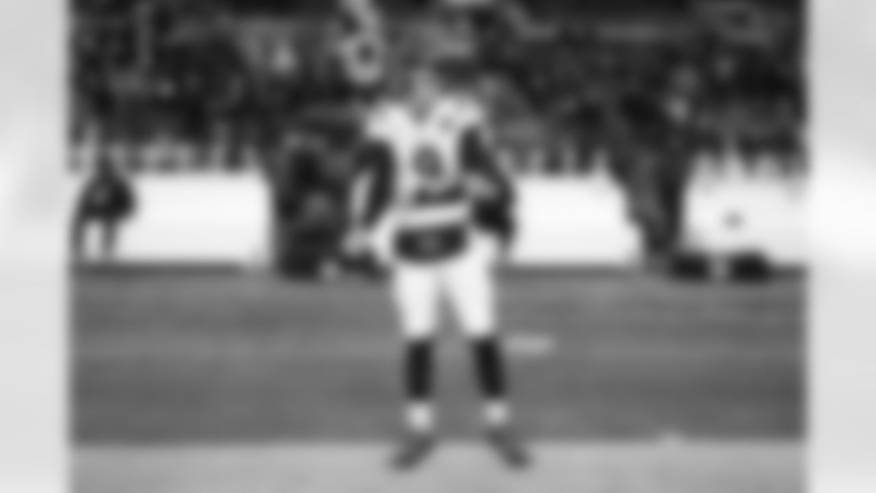 Cincinnati Bengals quarterback Joe Burrow (9) warms up before an NFL football game against the Baltimore Ravens on Thursday, November 27, 2025 in Baltimore, Maryland.