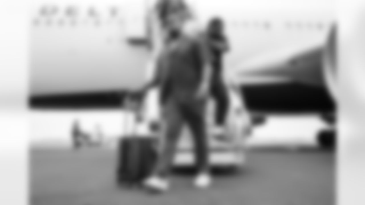 DT B.J. Hillarrives in Philadelphia ahead of the Bengals' Preseason Week 1 game against the Eagles, Wednesday, August 6, 2025.