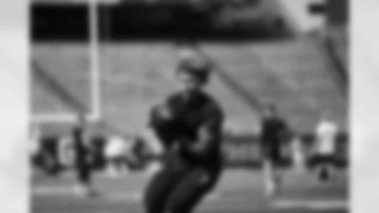 WR Andrei Iosivas warms up before Week 5 against the Detroit Lions, Sunday, Oct. 5, 2025.