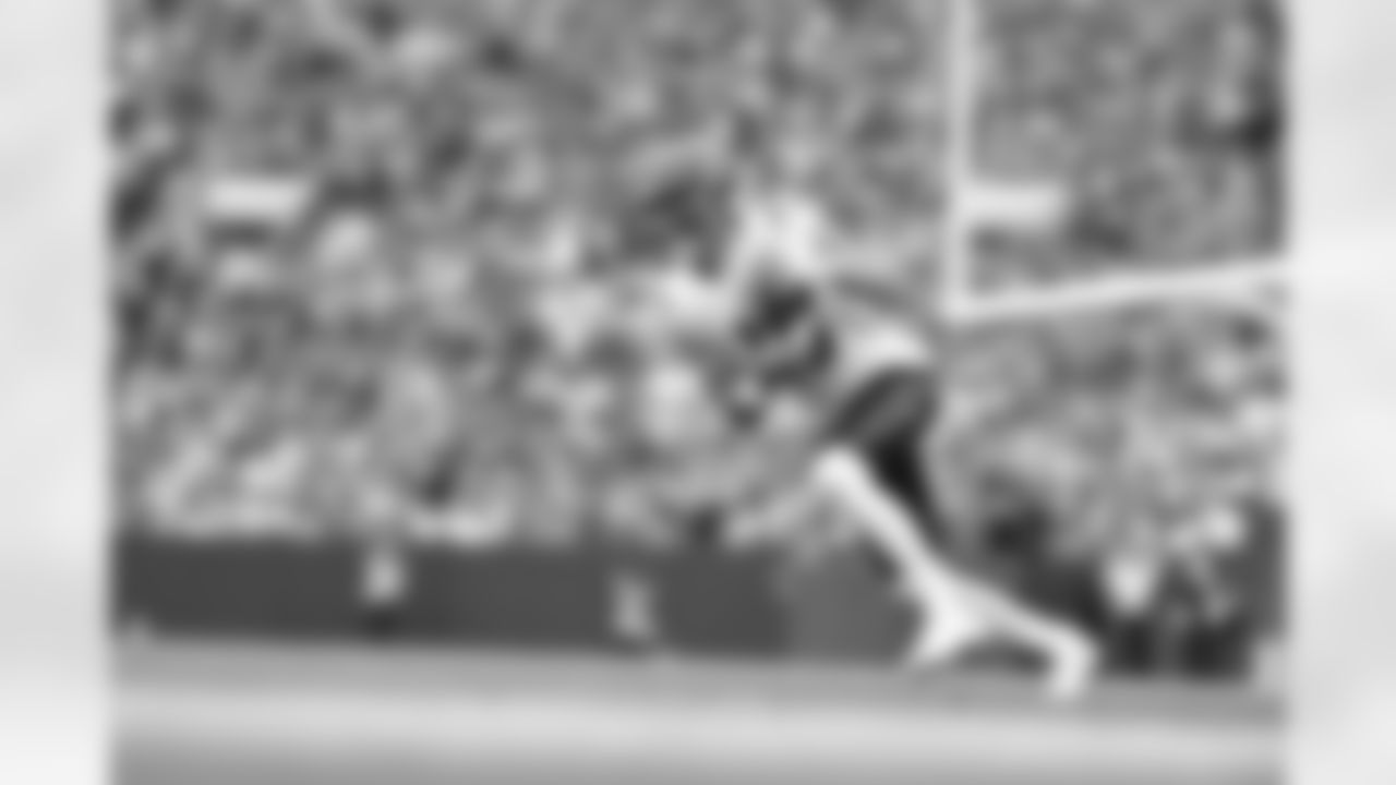 WR Charlie Jones returns a kick during Week 6 against the Packers in Green Bay, Sunday, Oct. 12, 2025.