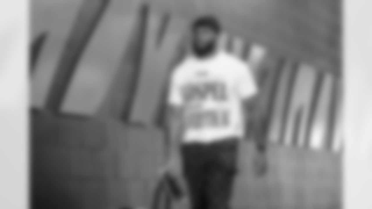 DE Isaiah Foskey arrives at Paycor Stadium ahead of Week 12 against the New England Patriots, Sunday, Nov. 23, 2025.