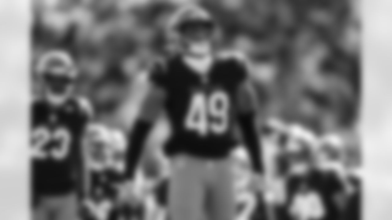 LB Barrett Carter celebrates a stop during Week 8 against the New York Jets at Paycor Stadium, Sunday, Oct. 26, 2025.