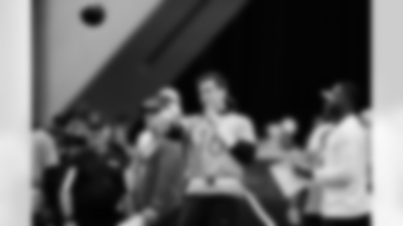 AFC quarterback Joe Flacco (16), of the Cincinnati Bengals, passes the ball during NFL Pro Bowl Games practice, Monday, Feb. 2, 2026, in San Francisco.