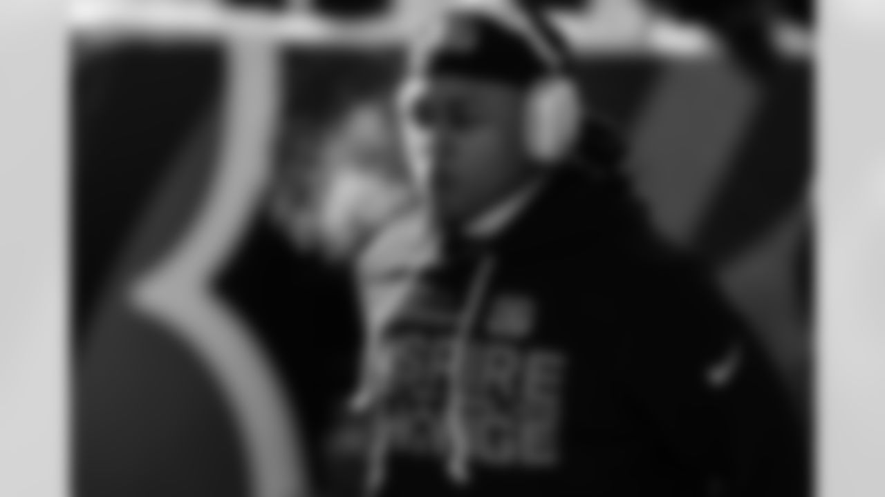 RB Tahj Brooks warms up ahead of Week 15 against the Ravens at Paycor Stadium, Sunday, Dec. 14, 2025.