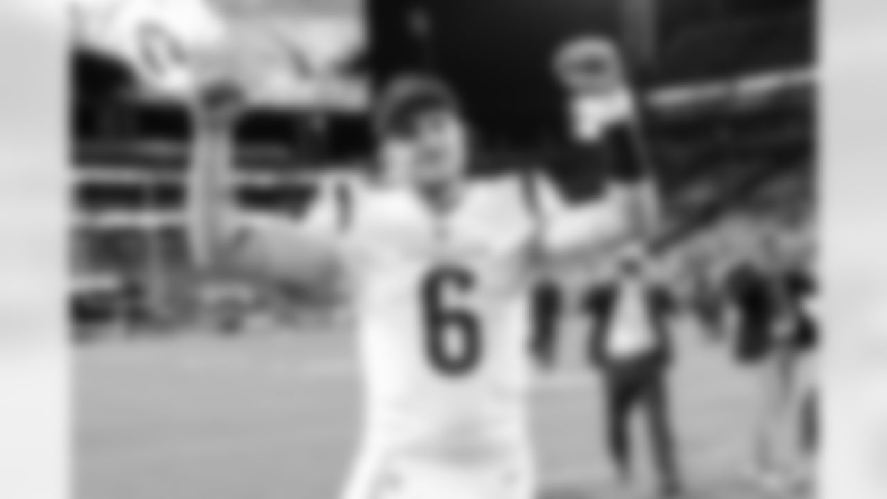 2023 WK13 JAX_06 BROWNING_Cele Helmet Off-lowres