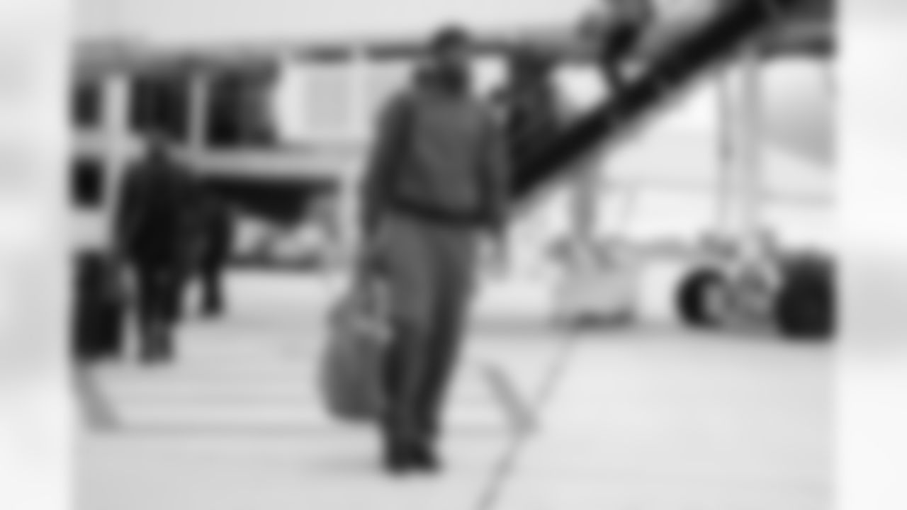 WR Tee Higgins arrives in Green Bay ahead of Week 6 against the Packers, Saturday, Oct. 11, 2025.