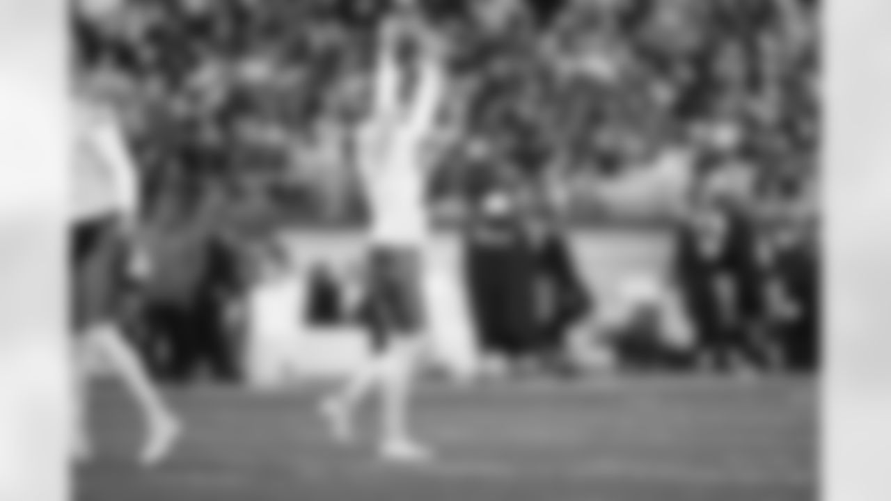 K Evan McPherson celebrates a field goal during Week 11 against the Steelers in Pittsburgh, Sunday, Nov. 16, 2025.