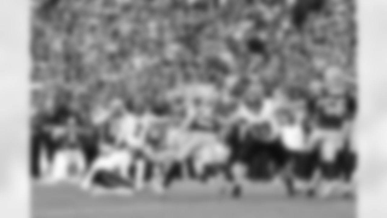 K Evan McPherson makes a field goal during Week 6 against the Packers in Green Bay, Sunday, Oct. 12, 2025.