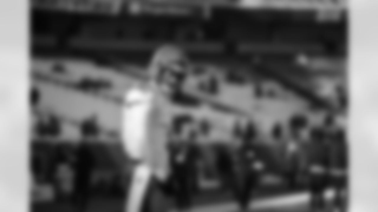 QB Joe Burrow warms up ahead of Week 15 against the Ravens at Paycor Stadium, Sunday, Dec. 14, 2025.