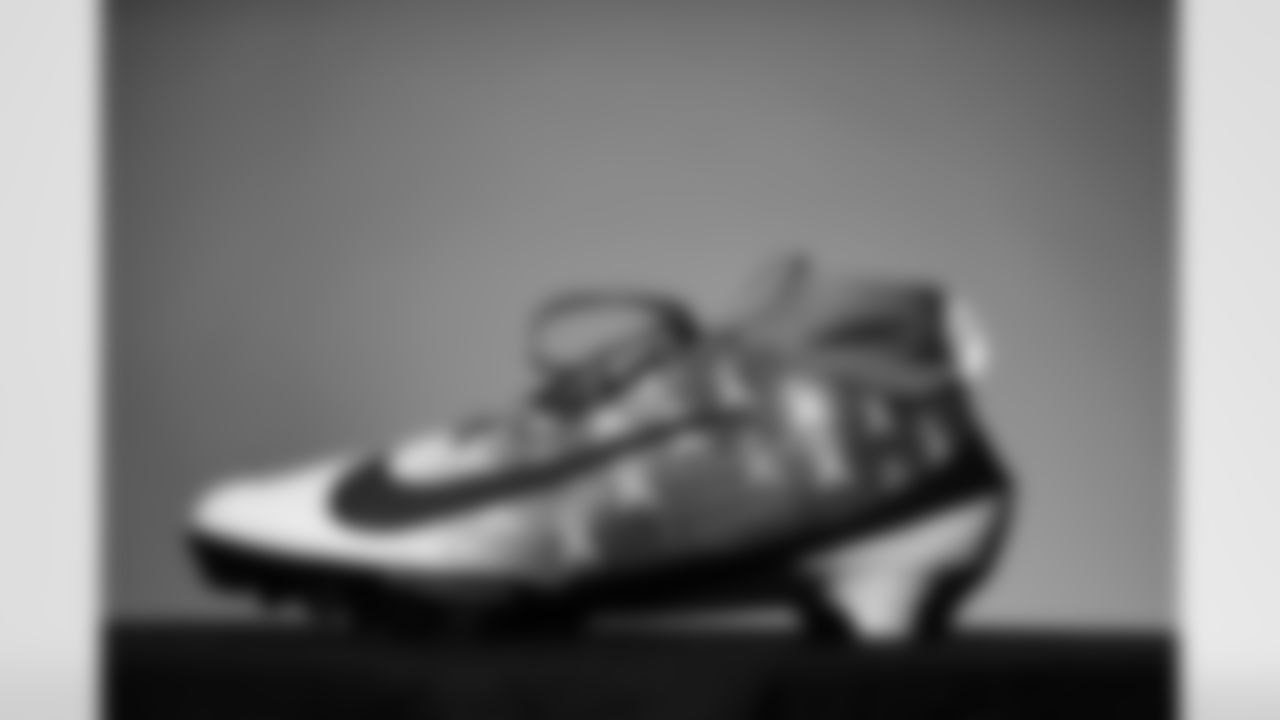 LB Shaka Heyward's cleats for the 2025 MyCauseMyCleats game in Week 12 2025.