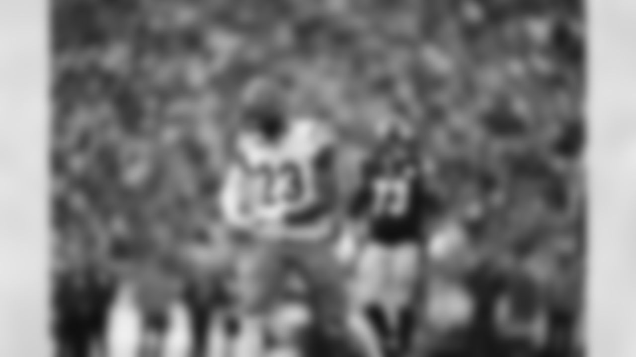 CB Dax Hill celebrates a stop during Week 11 against the Steelers in Pittsburgh, Sunday, Nov. 16, 2025.