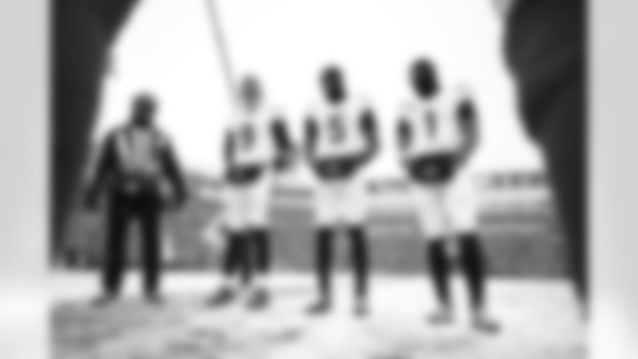 QB Joe Burrow and WRs Ja'Marr Chase and Tee Higgins serve as captains during Week 14 against the Buffalo Bills, Sunday, Dec. 7, 2025.