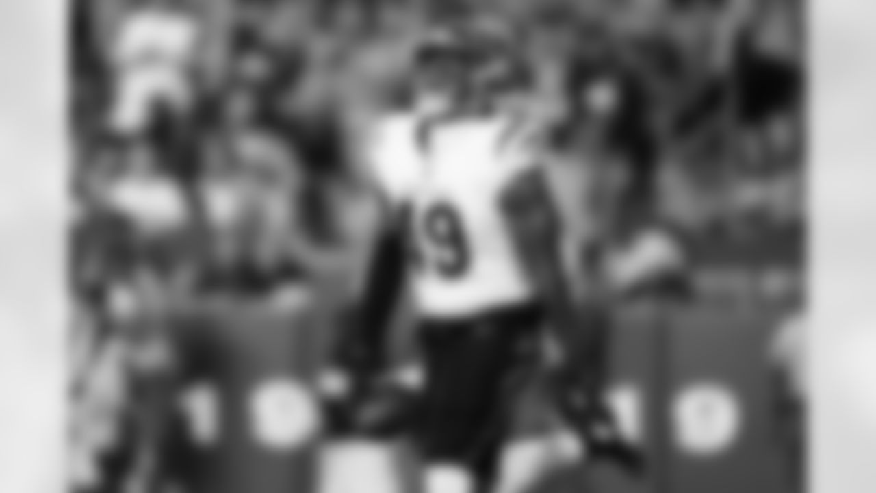 LB Barrett Carter