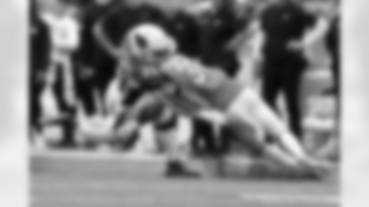 Arizona Cardinals running back Chase Edmonds (29) carries the ball against Cincinnati Bengals strong safety Shawn Williams (36) during an NFL football game, Sunday, Oct. 06, 2019, in Cincinnati. The Cardinals won 26-23. (Aaron Doster via AP)