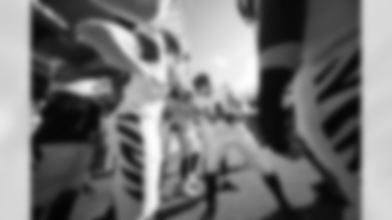 C Ted Karras delievers a pregame speech at Hard Rock Stadium ahead of Week 16 against the Miami Dolphins, Sunday, Dec. 21, 2025.