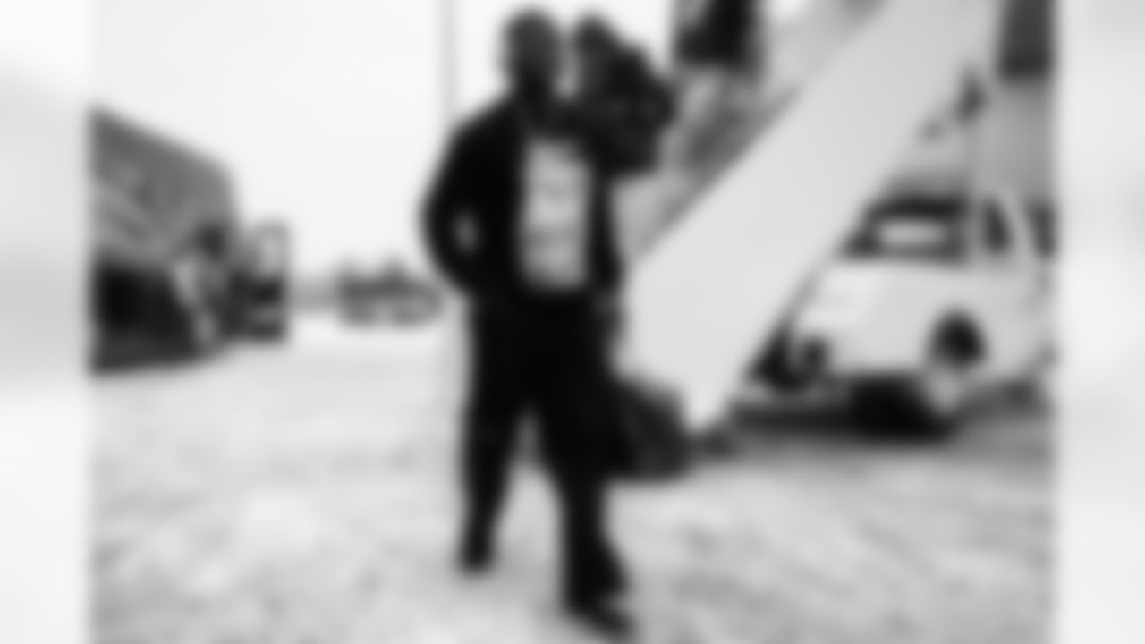 S Jordan Battle arrives in Buffalo ahead of Week 14 against the Bills, Saturday, Dec. 6, 2025.