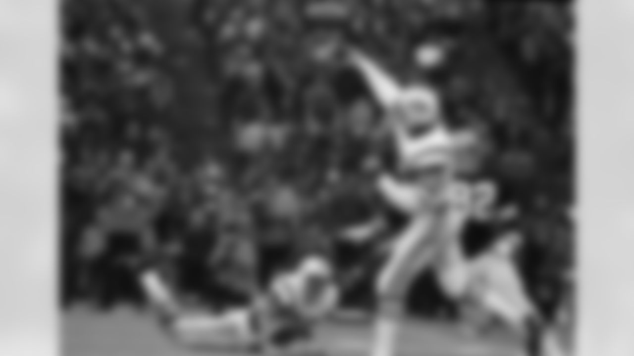 New York Jets' quarterback Joe Namath (12) lets go of the ball in fourth period action, Nov. 18, 1973, against the Cincinnati Bengals.