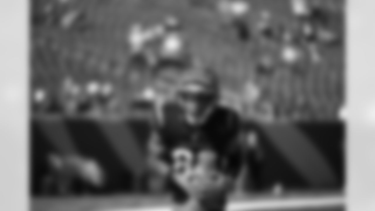 WR Mitchell Tinsley warms up at Paycor Stadium ahead of Week 8 against the New York Jets, Sunday, Oct. 26, 2025.