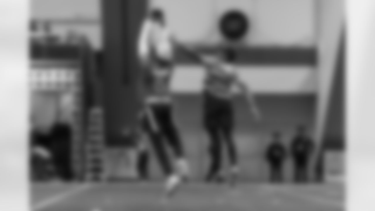 WR Tee Higgins catches a pass over Browns CB Denzel Ward at the 2026 Pro Bowl Games practice, Sunday, Feb. 1, 2026.