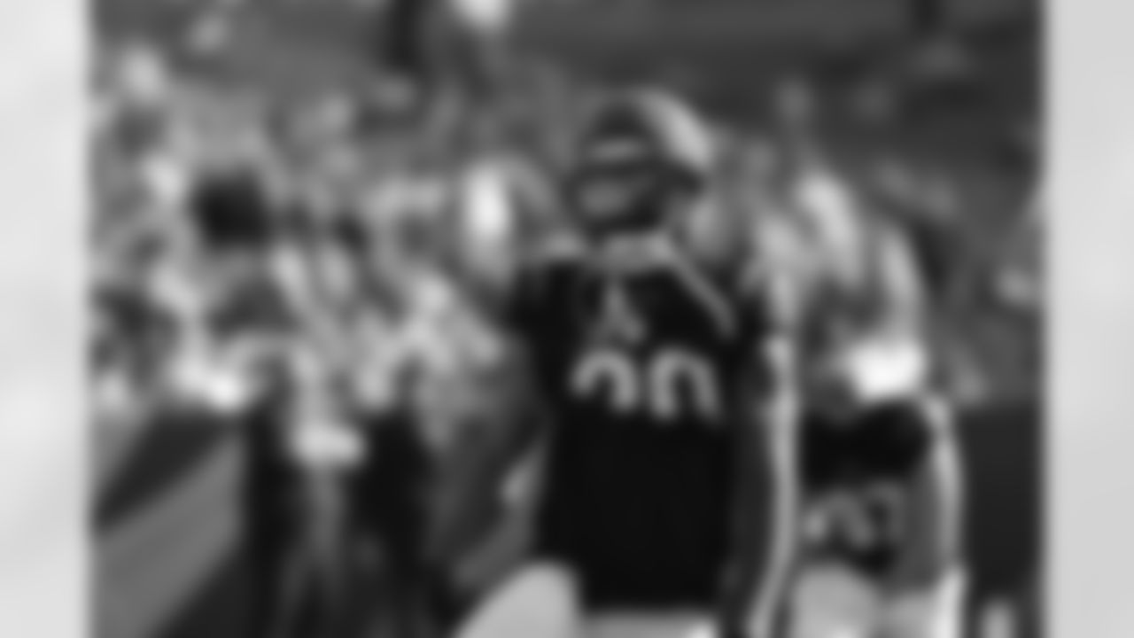 CB DJ Turner II warms up at Paycor Stadium ahead of Week 12 against the New England Patriots, Sunday, Nov. 23, 2025.