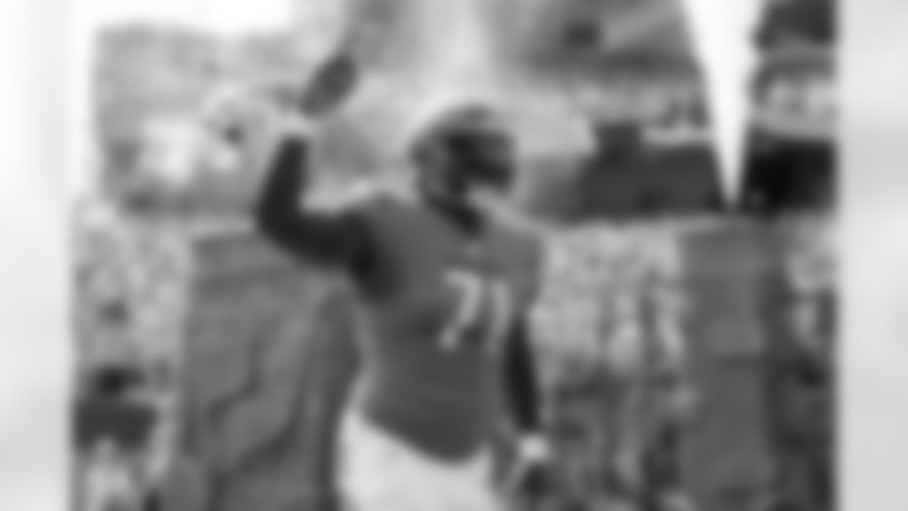 OT Amarius Mims runs out of the tunnel before the Bengals Week 2 game against the Jacksonville Jaguars, Sunday, Sept. 14, 2025.