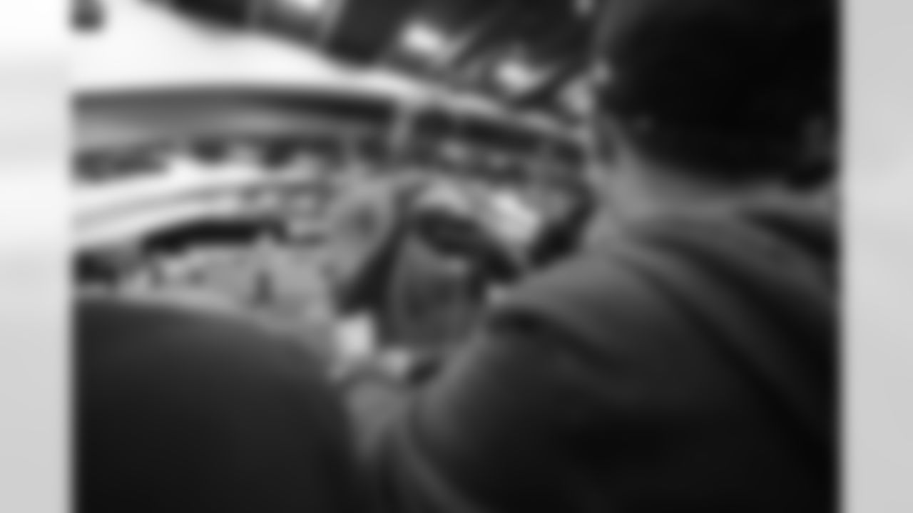 WR Ja'Marr Chase signs autographs for fans at the 2026 Pro Bowl Games practice, Sunday, Feb. 1, 2026.