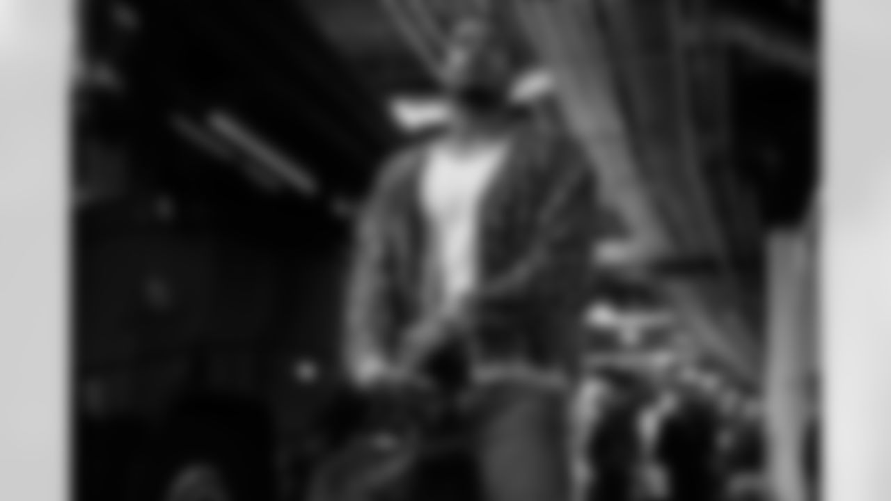 2025 WK04 DEN Arrivals 051