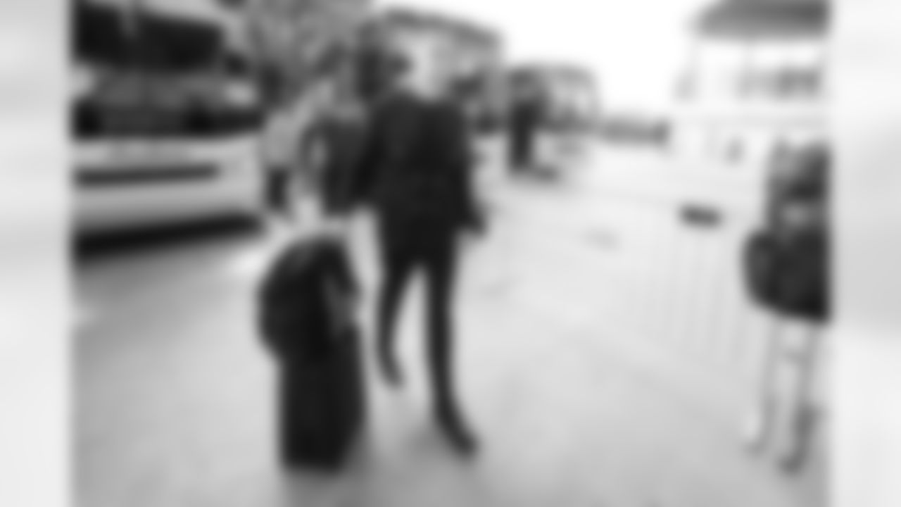 TE Mike Gesicki arrives at Hard Rock Stadium ahead of Week 16 against the Dolphins, Sunday, Dec. 21, 2025.