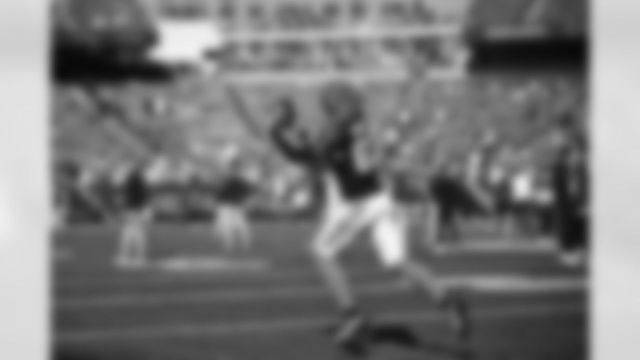 WR Mitch Tinsley warms up at Paycor Stadium ahead of Week 12 against the New England Patriots, Sunday, Nov. 23, 2025.