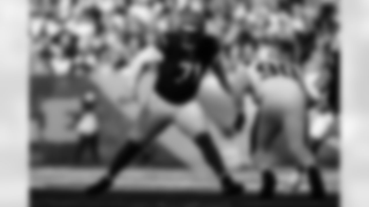 OT Amarius Mims blocks during Week 12 against the New England Patriots at Paycor Stadium, Sunday, Nov. 23, 2025.