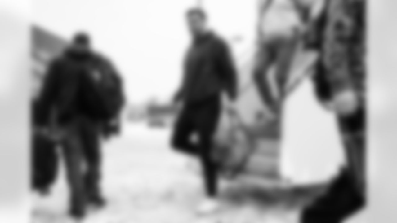 QB Joe Flacco arrives in Buffalo ahead of Week 14 against the Bills, Saturday, Dec. 6, 2025.