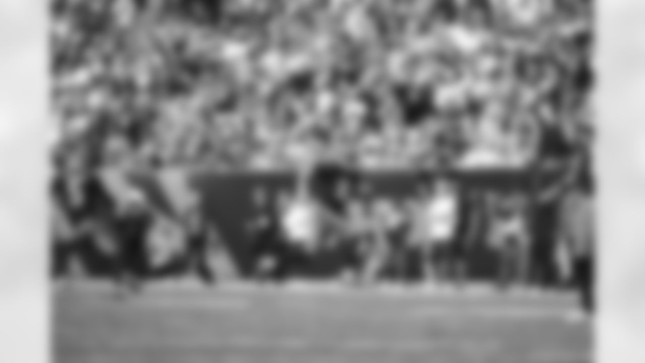 QB Joe Flacco runs for a first down during Week 8 against the New York Jets, Sunday, Oct. 26, 2025