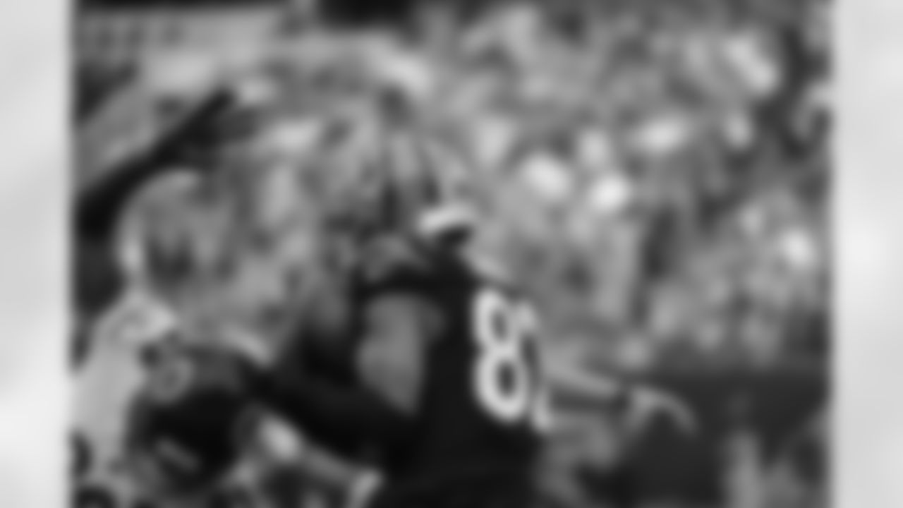 WR Mitch Tinsley catches a pass during Week 9 against the Chicago Bears at Paycor Stadium, Sunday, Nov. 2, 2025.